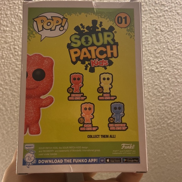 NM Exclusive Red Glow-Sour Patch Kid Funko Pop #01 - Picture 4 of 5